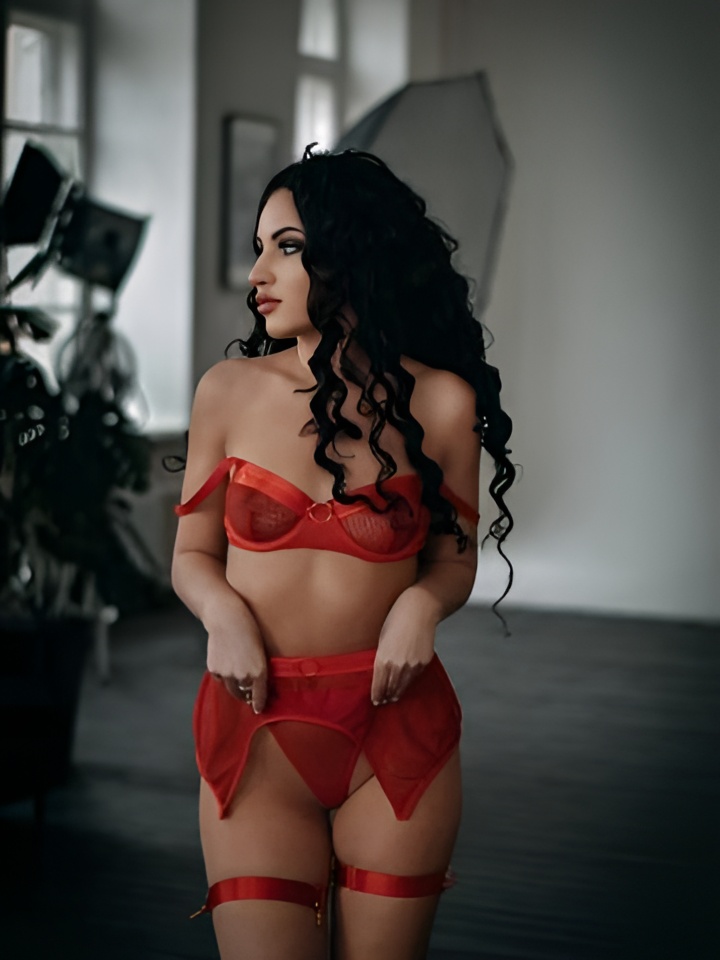 Елена привлекальеная девушка из Находки цена от 1500 руб