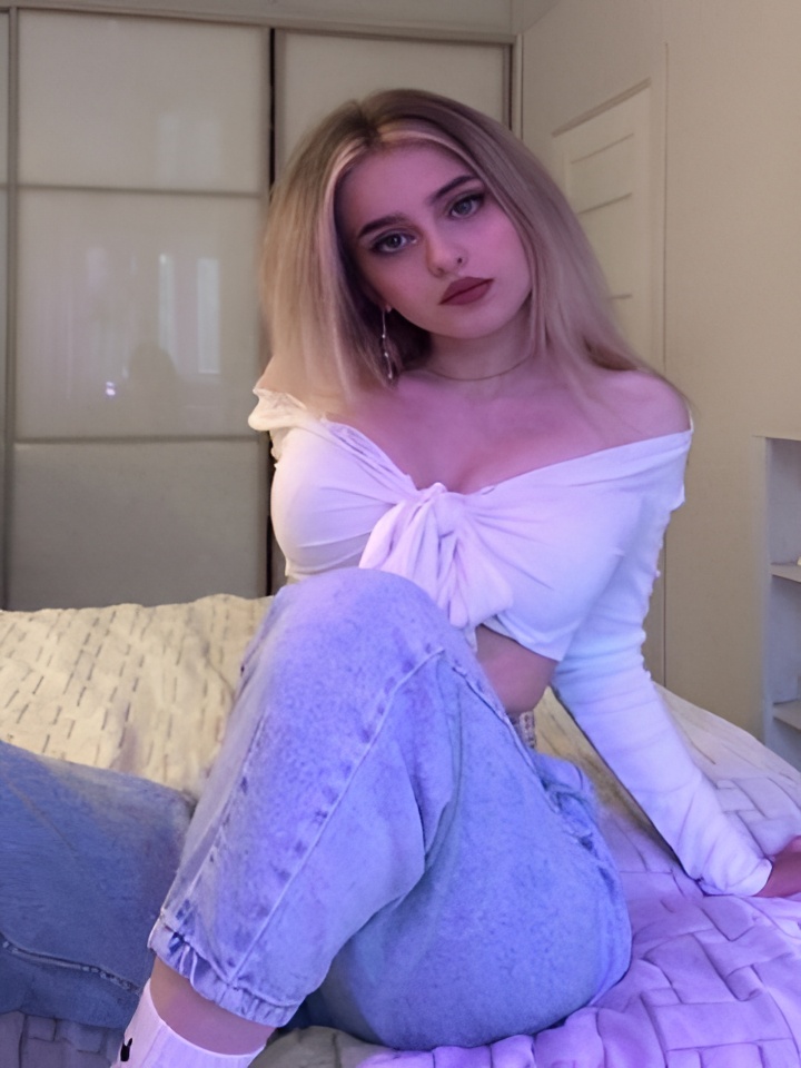 Роксана привлекальеная девушка из Находки цена от 2000 руб