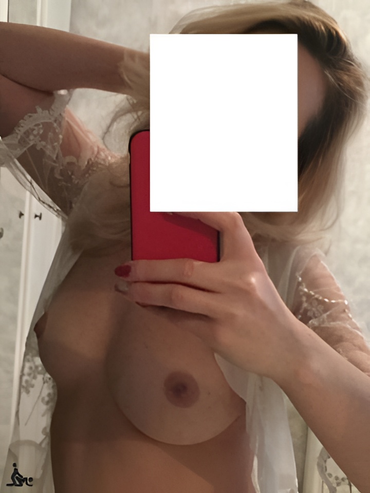 Софа привлекальеная девушка из Находки цена от 1500 руб