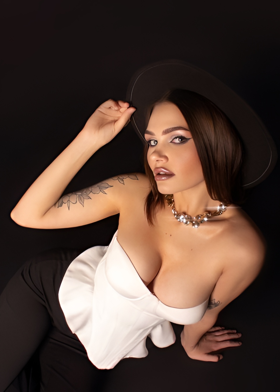 Яна привлекательная девушка из Находки цена от 6000 руб