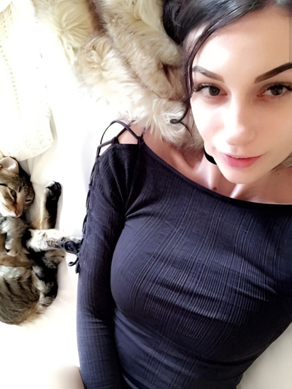 Света привлекательная девушка из Находки цена от 1500 руб