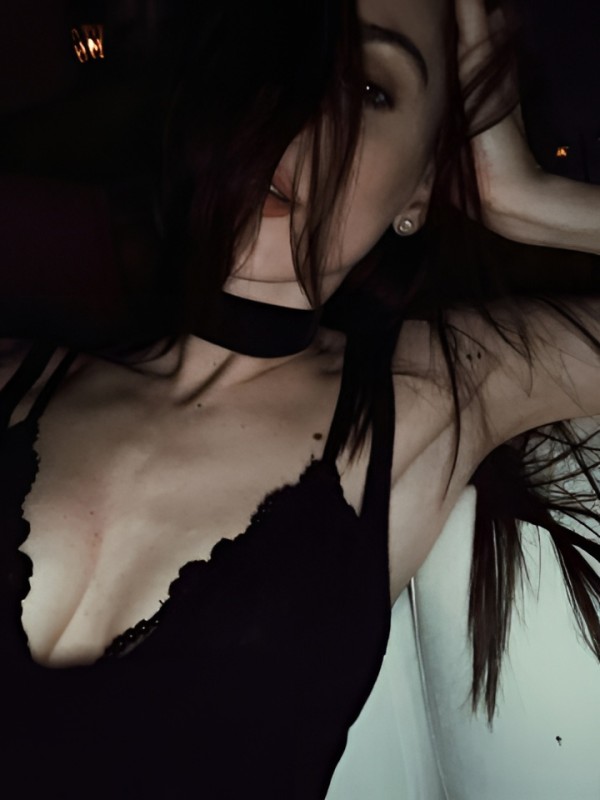 Ярослава привлекательная девушка из Находки цена от 2000 руб